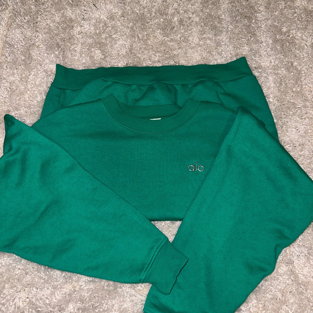 ALO Yoga Women's Green Sweater